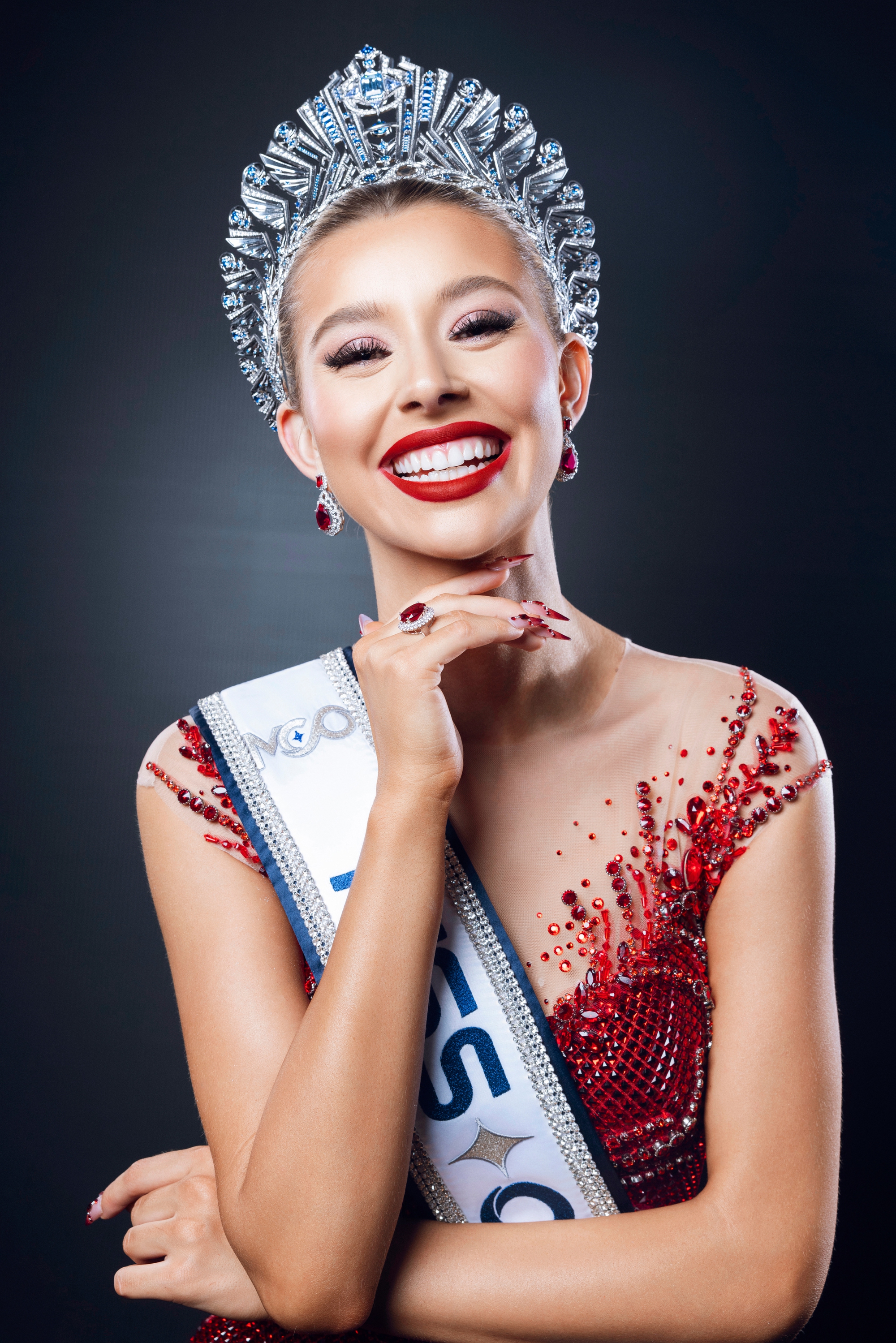 Người đẹp Mỹ đăng quang Miss Cosmo 2025, nhờ đ&acirc;u?- Ảnh 3.