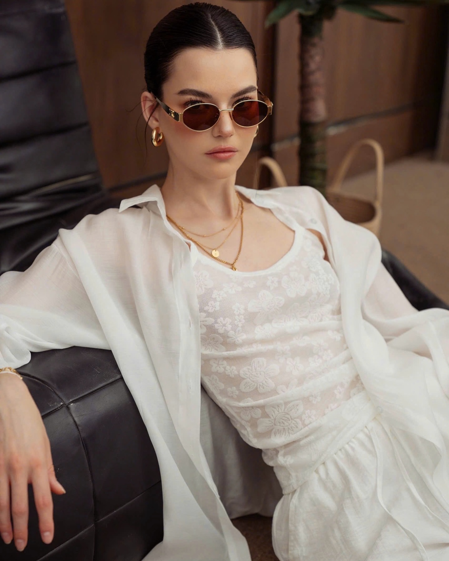 Sát Tết, hiện tượng local brand làm biến tướng áo dài lại xuất hiện: Giải thích thế nào cũng khó chấp nhận!- Ảnh 4. Sát Tết, hiện tượng local brand làm biến tướng áo dài lại xuất hiện: Giải thích thế nào cũng khó chấp nhận!- Ảnh 4.