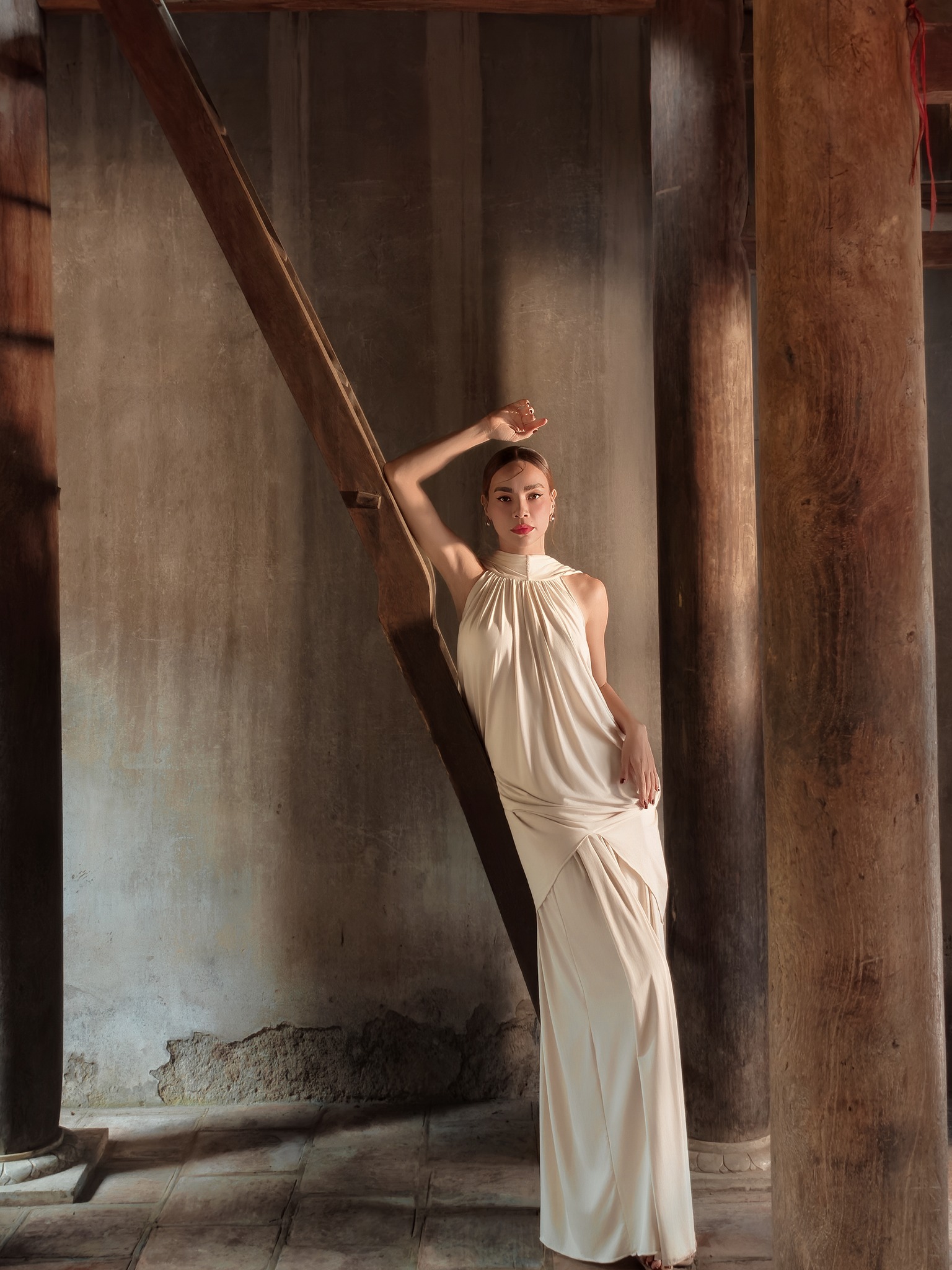 Hồ Ngọc H&agrave; đẹp "ph&aacute;t s&aacute;ng" tr&ecirc;n s&acirc;n khấu Miss Cosmo 2025, mẹ 3 con c&oacute; kiểu ăn ti&ecirc;u mỡ thế n&agrave;y c&ograve;n l&acirc;u mới chịu gi&agrave; chịu xấu!- Ảnh 5.