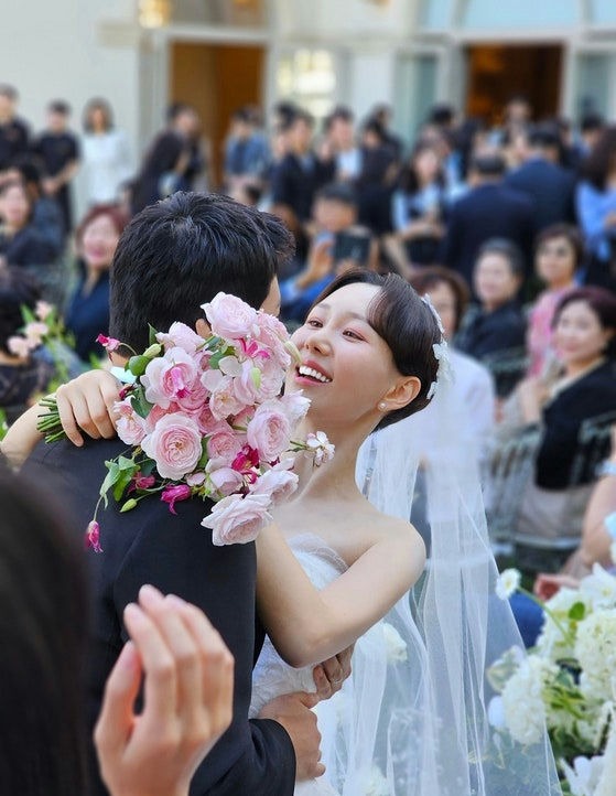 Cảnh tượng hiếm thấy tại "đám cưới thế kỷ" của Kim Woo Bin và Shin Min Ah- Ảnh 6.