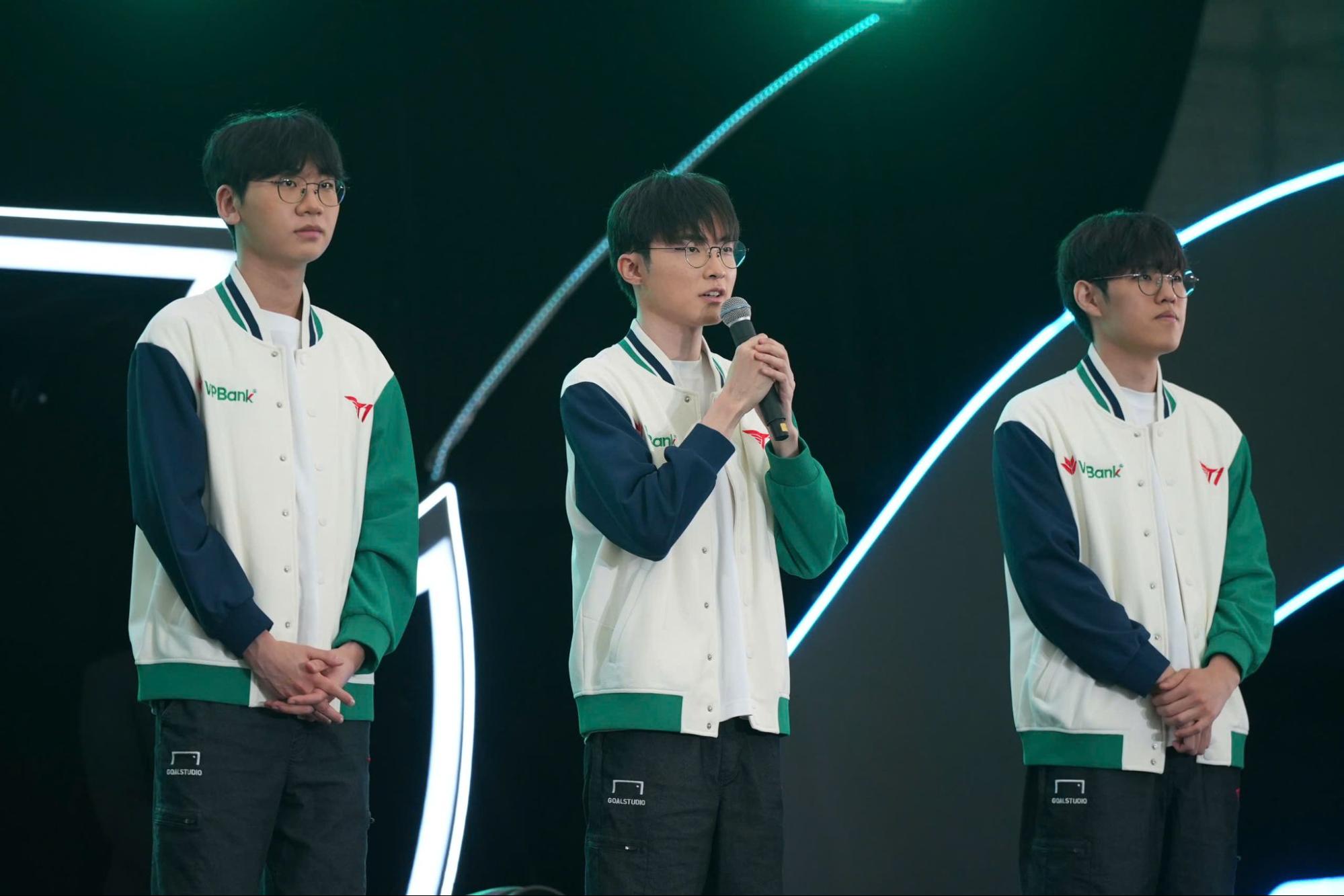 Faker ch&agrave;o &ldquo;T&ecirc; Con&rdquo; bằng tiếng Việt, fan &ldquo;sĩ hết đời&rdquo;- Ảnh 2.