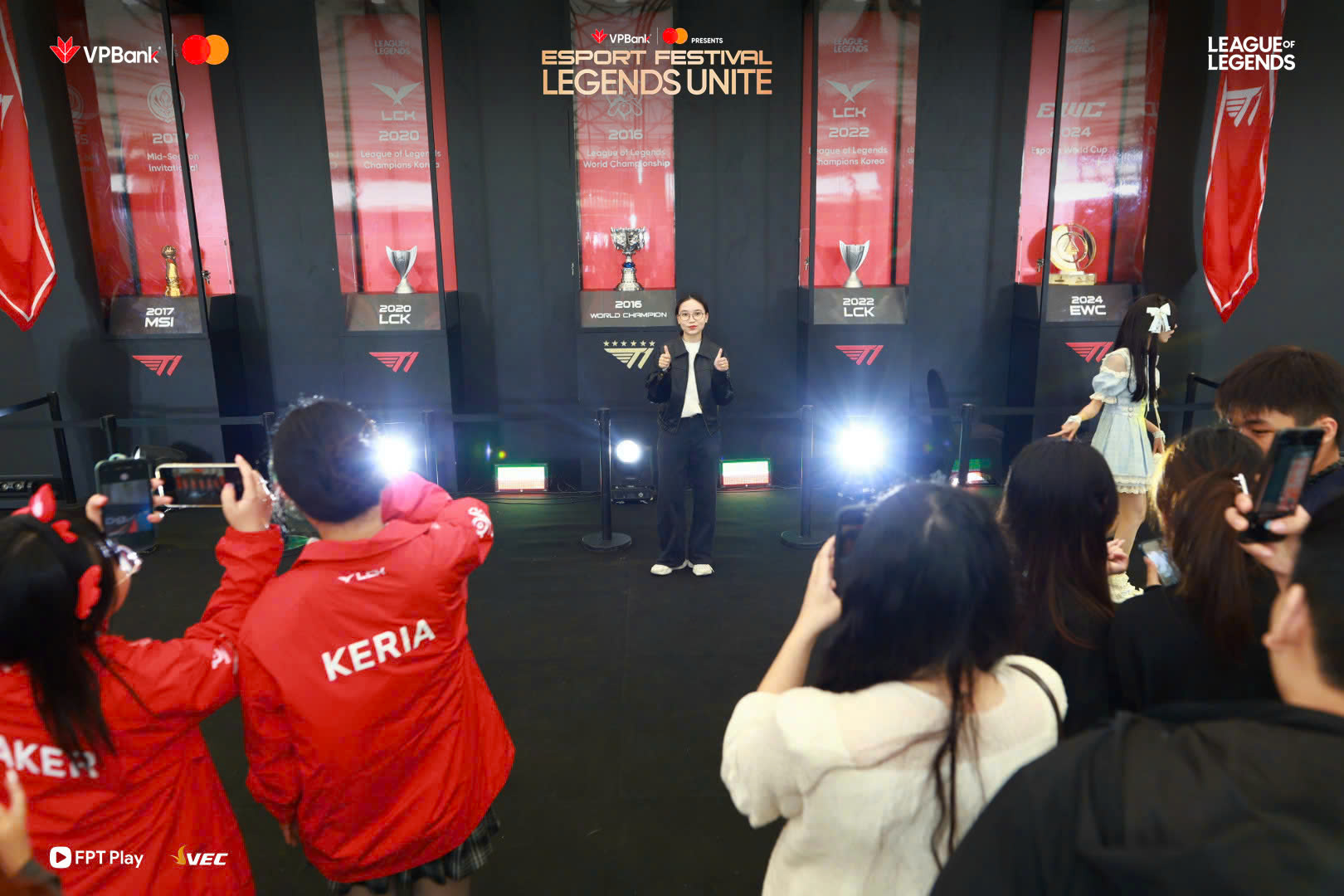 Faker ch&agrave;o &ldquo;T&ecirc; Con&rdquo; bằng tiếng Việt, fan &ldquo;sĩ hết đời&rdquo;- Ảnh 8.