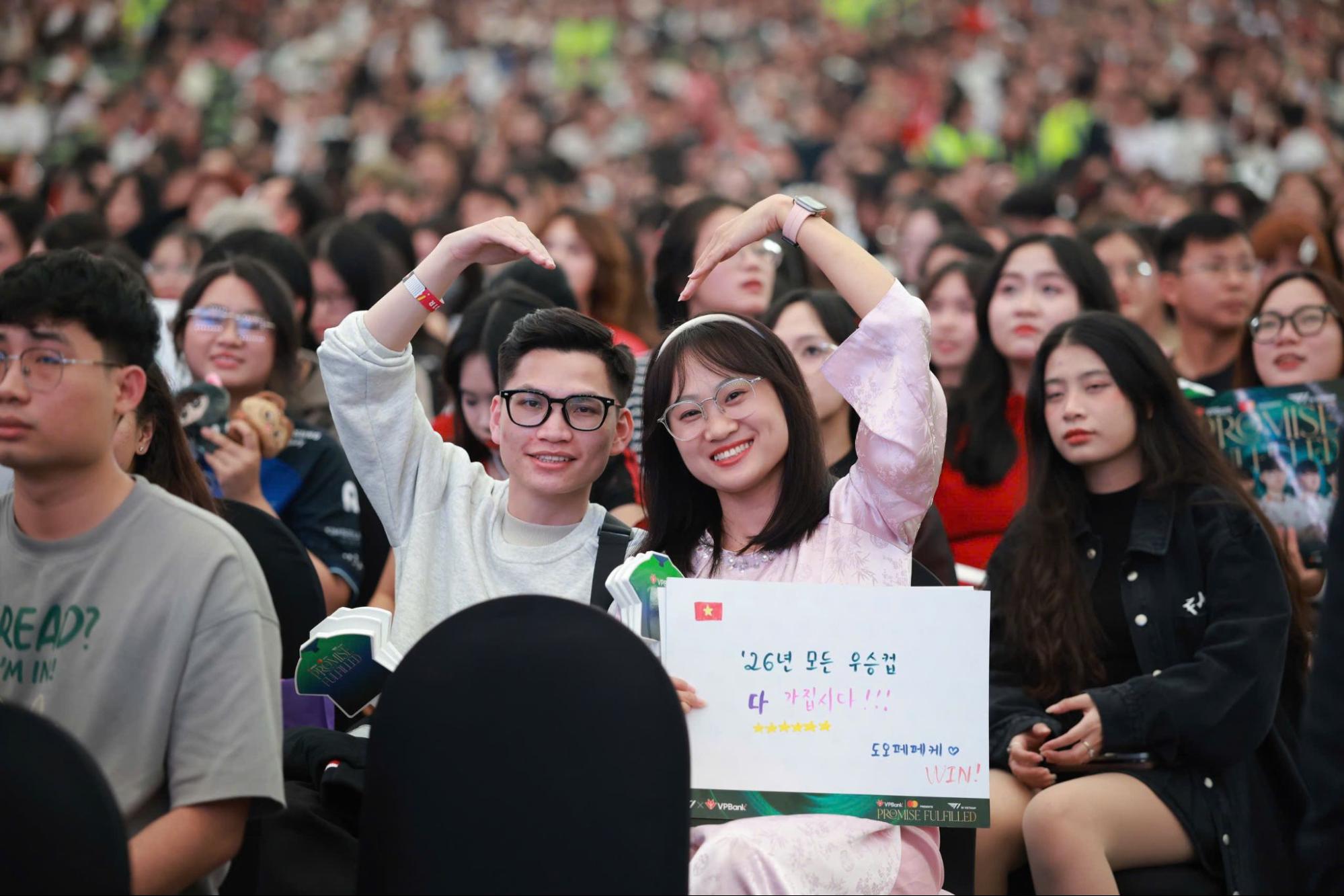 Faker ch&agrave;o &ldquo;T&ecirc; Con&rdquo; bằng tiếng Việt, fan &ldquo;sĩ hết đời&rdquo;- Ảnh 7.