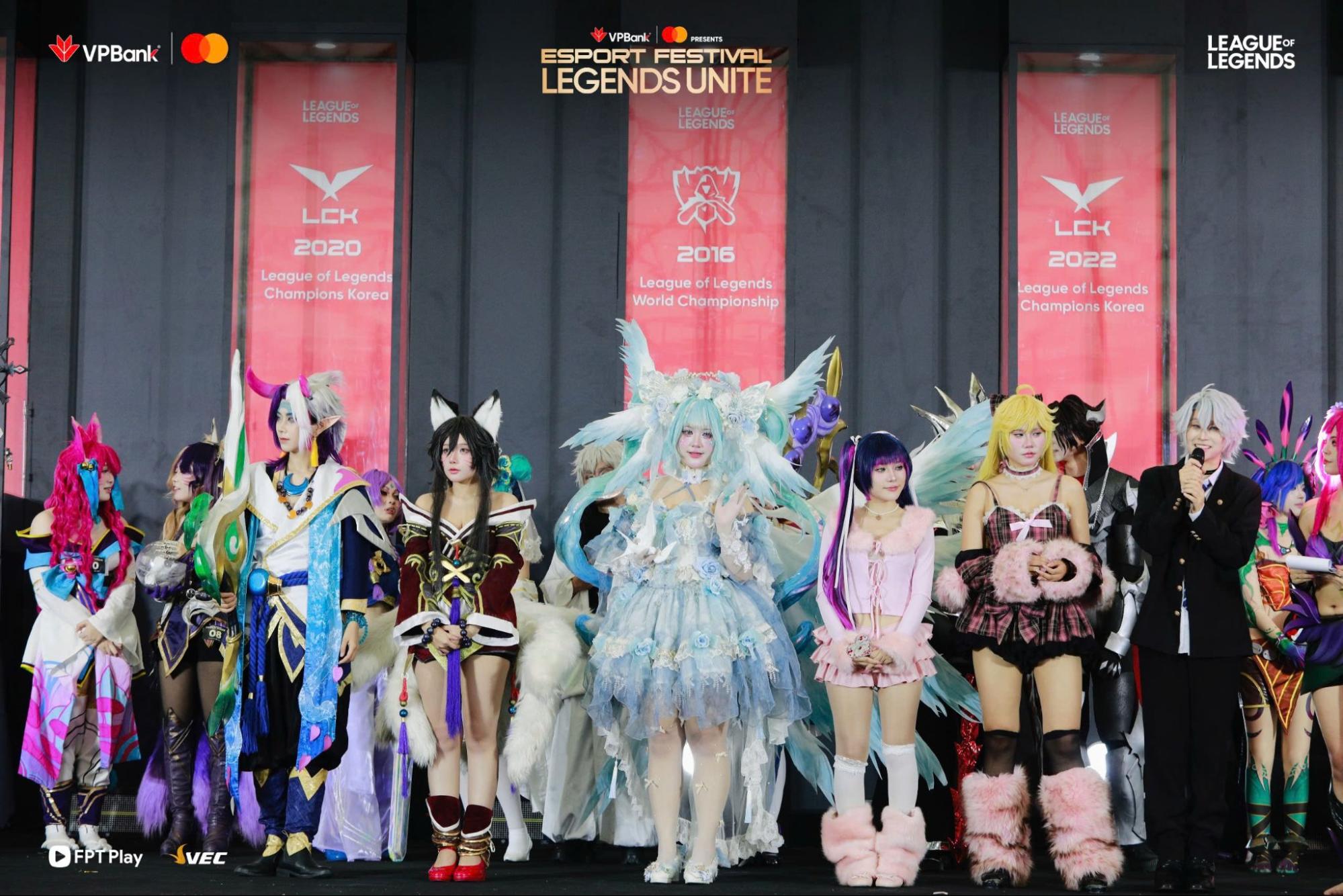 Faker ch&agrave;o &ldquo;T&ecirc; Con&rdquo; bằng tiếng Việt, fan &ldquo;sĩ hết đời&rdquo;- Ảnh 9.