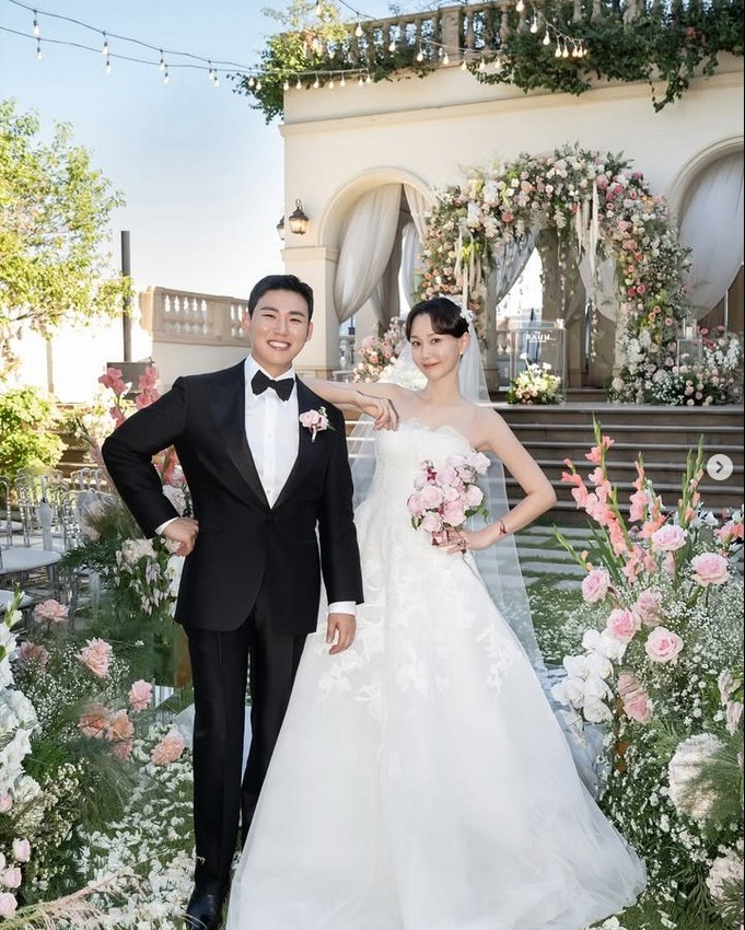 Cảnh tượng hiếm thấy tại "đám cưới thế kỷ" của Kim Woo Bin và Shin Min Ah- Ảnh 4.