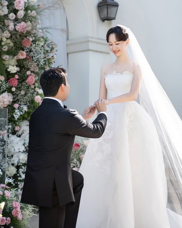 Cảnh tượng hiếm thấy tại "đám cưới thế kỷ" của Kim Woo Bin và Shin Min Ah- Ảnh 5.