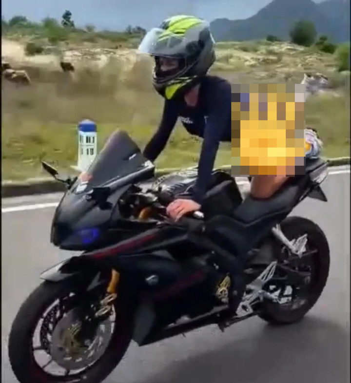 Xem x&eacute;t xử l&yacute; người phụ nữ Nga nằm tr&ecirc;n y&ecirc;n l&aacute;i m&ocirc; t&ocirc; ph&acirc;n khối lớn- Ảnh 1.