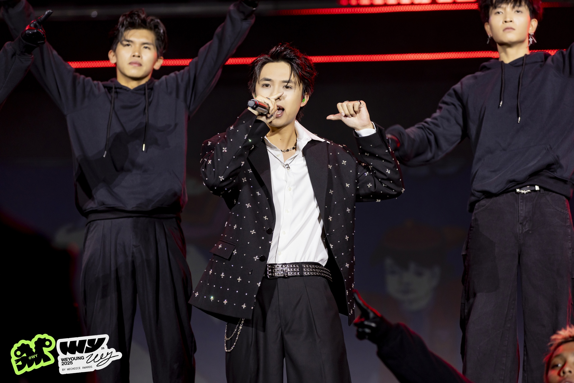 Rapper Nhật Ho&agrave;ng: "Khoảnh khắc t&ocirc;i biết m&igrave;nh đi đ&uacute;ng hướng l&agrave; nh&igrave;n thấy ba mẹ ngồi dưới s&acirc;n khấu"- Ảnh 4.