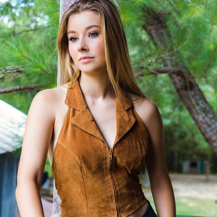 Sắc vóc đời thường gợi cảm của tân Miss Cosmo 2025- Ảnh 8.