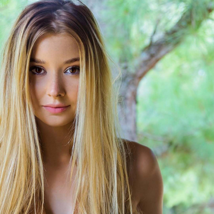 Sắc vóc đời thường gợi cảm của tân Miss Cosmo 2025- Ảnh 9.