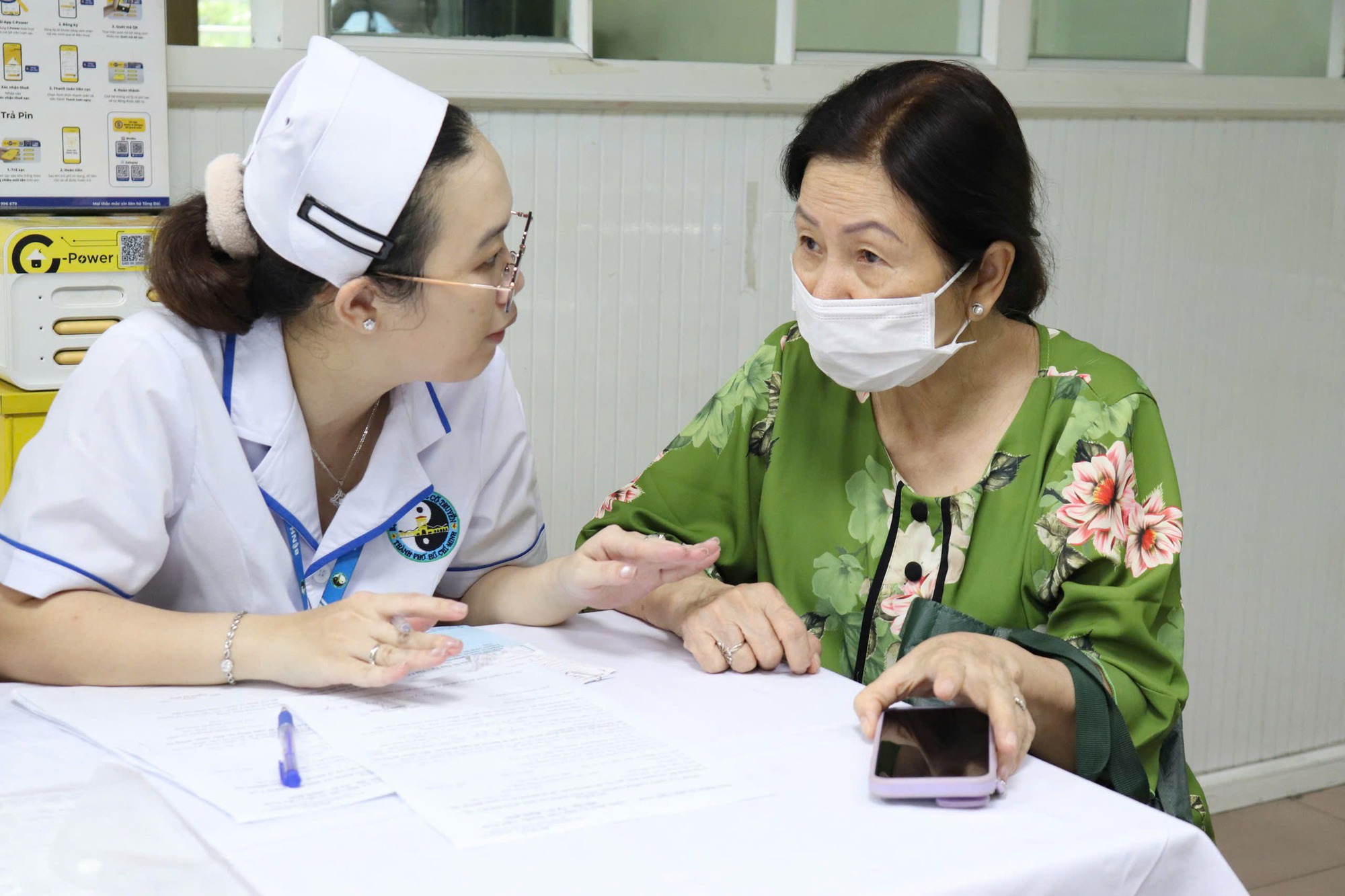 TPHCM: Dừng kh&aacute;m chữa bệnh BHYT ban đầu tại 4 cơ sở y tế- Ảnh 1.