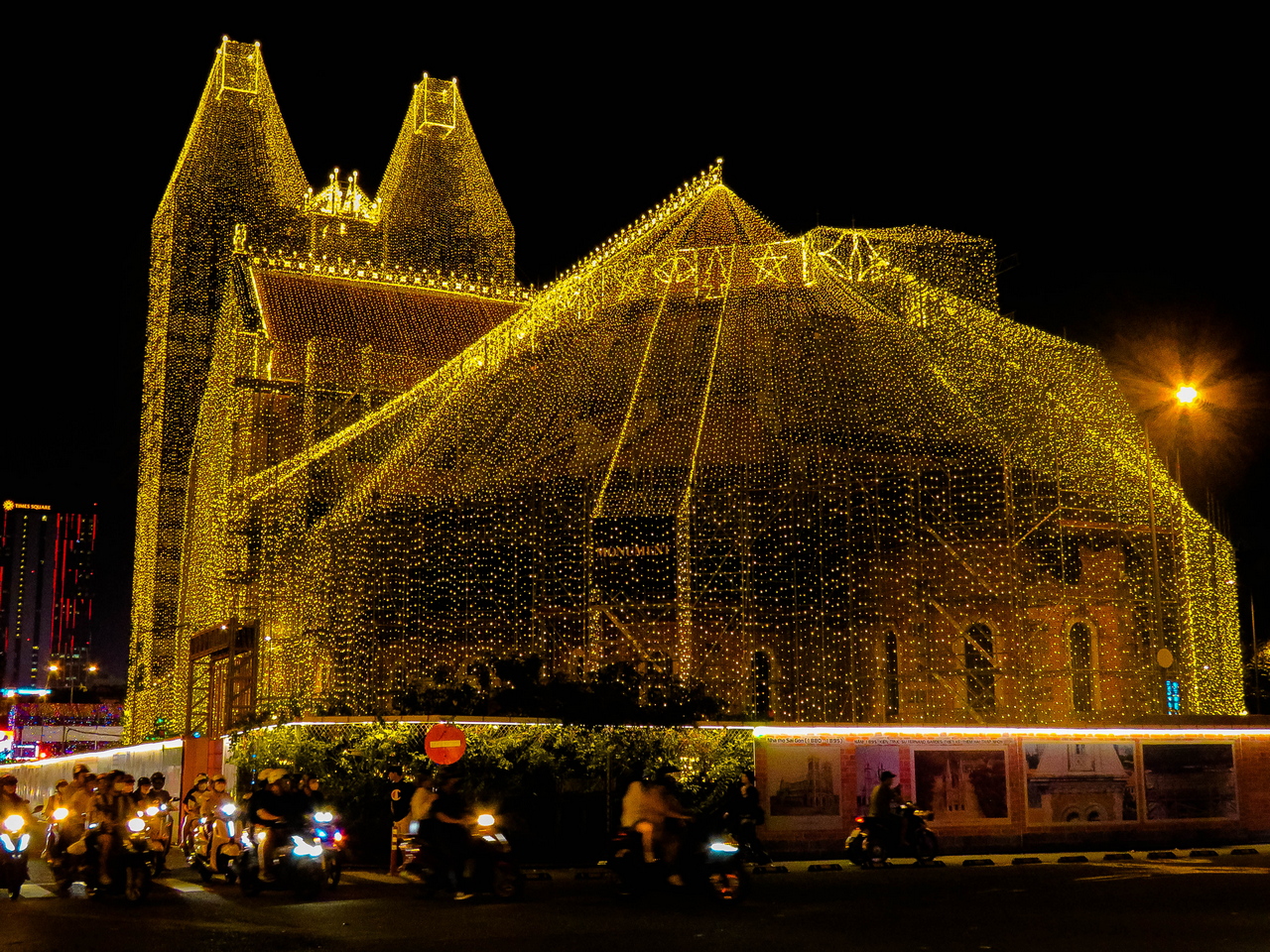 Điểm check-in "hot" m&ugrave;a Gi&aacute;ng sinh tại TP Hồ Ch&iacute; Minh- Ảnh 3.