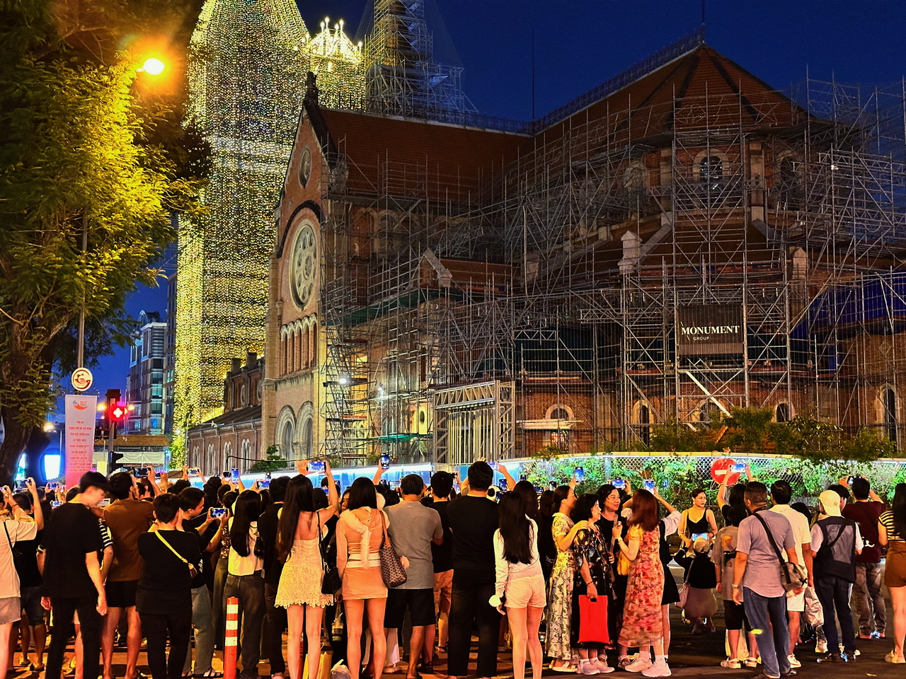 Điểm check-in "hot" m&ugrave;a Gi&aacute;ng sinh tại TP Hồ Ch&iacute; Minh- Ảnh 2.