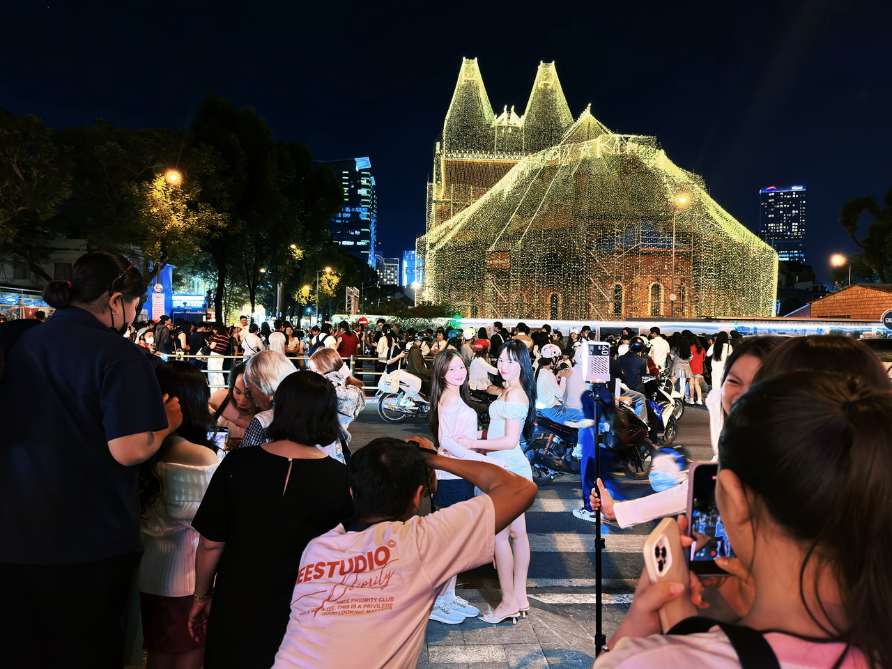 Điểm check-in "hot" m&ugrave;a Gi&aacute;ng sinh tại TP Hồ Ch&iacute; Minh- Ảnh 4.