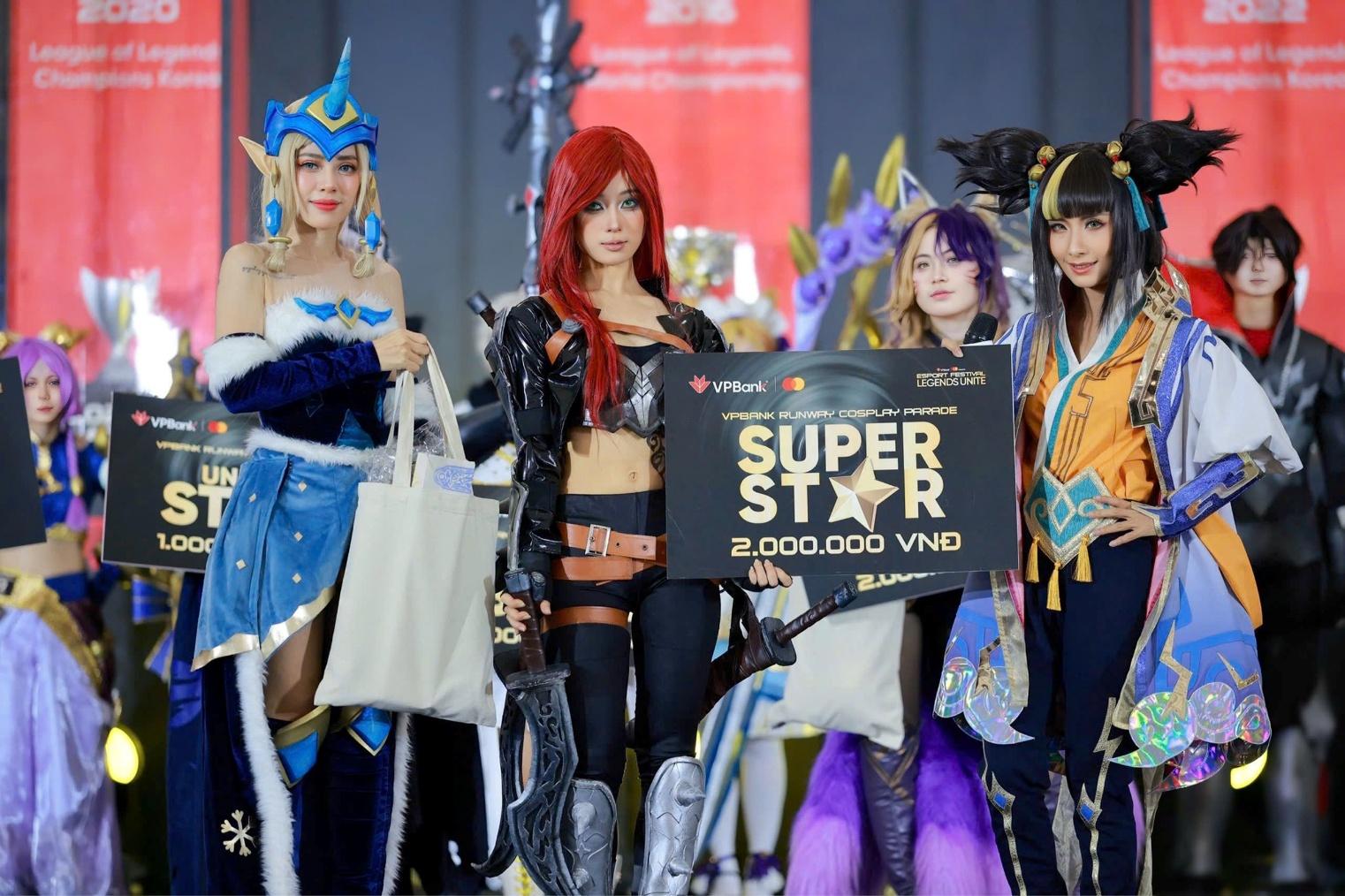 Khi c&aacute;c nh&acirc;n vật Li&ecirc;n Minh Huyền Thoại bước ra đời thực tại VPBank Runway Cosplay Contest- Ảnh 4.