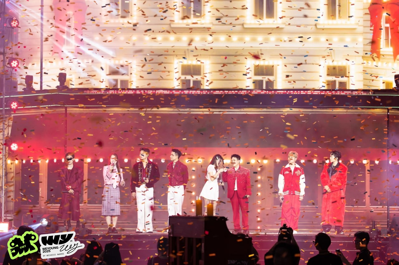 Kai Đinh - Ninh Dương Story c&ugrave;ng loạt nghệ sĩ &ldquo;rủ nhau&rdquo; đ&oacute;n Gi&aacute;ng sinh tại WeYoung khiến kh&aacute;n giả kh&ocirc;ng muốn về!- Ảnh 7.