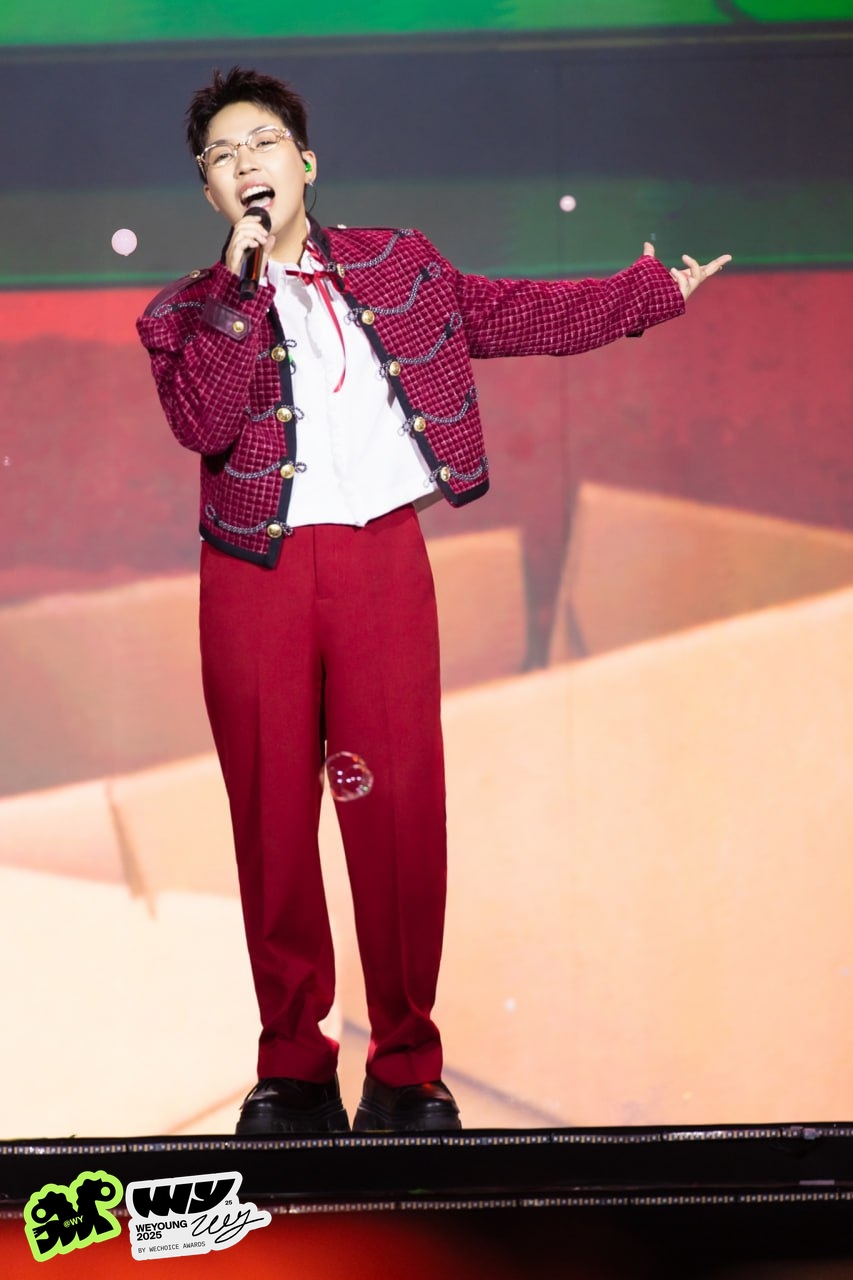 Kai Đinh - Ninh Dương Story c&ugrave;ng loạt nghệ sĩ &ldquo;rủ nhau&rdquo; đ&oacute;n Gi&aacute;ng sinh tại WeYoung khiến kh&aacute;n giả kh&ocirc;ng muốn về!- Ảnh 2.