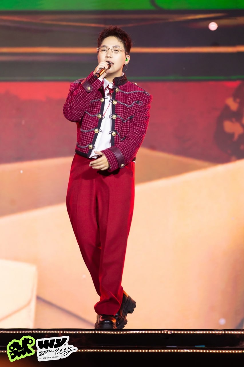 Kai Đinh - Ninh Dương Story c&ugrave;ng loạt nghệ sĩ &ldquo;rủ nhau&rdquo; đ&oacute;n Gi&aacute;ng sinh tại WeYoung khiến kh&aacute;n giả kh&ocirc;ng muốn về!- Ảnh 1.