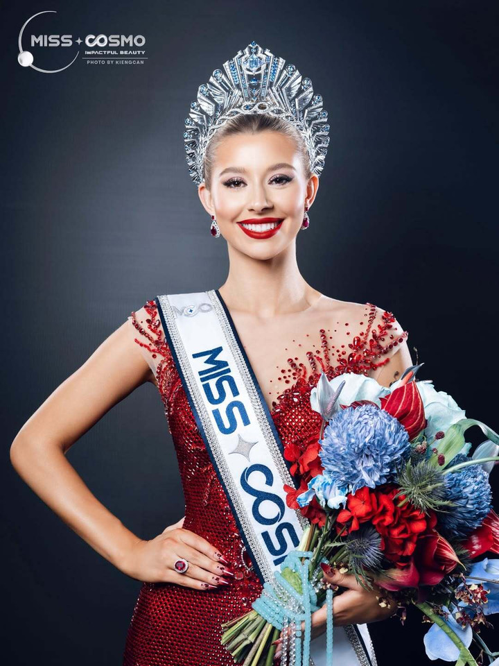 Sắc vóc đời thường gợi cảm của tân Miss Cosmo 2025- Ảnh 1.