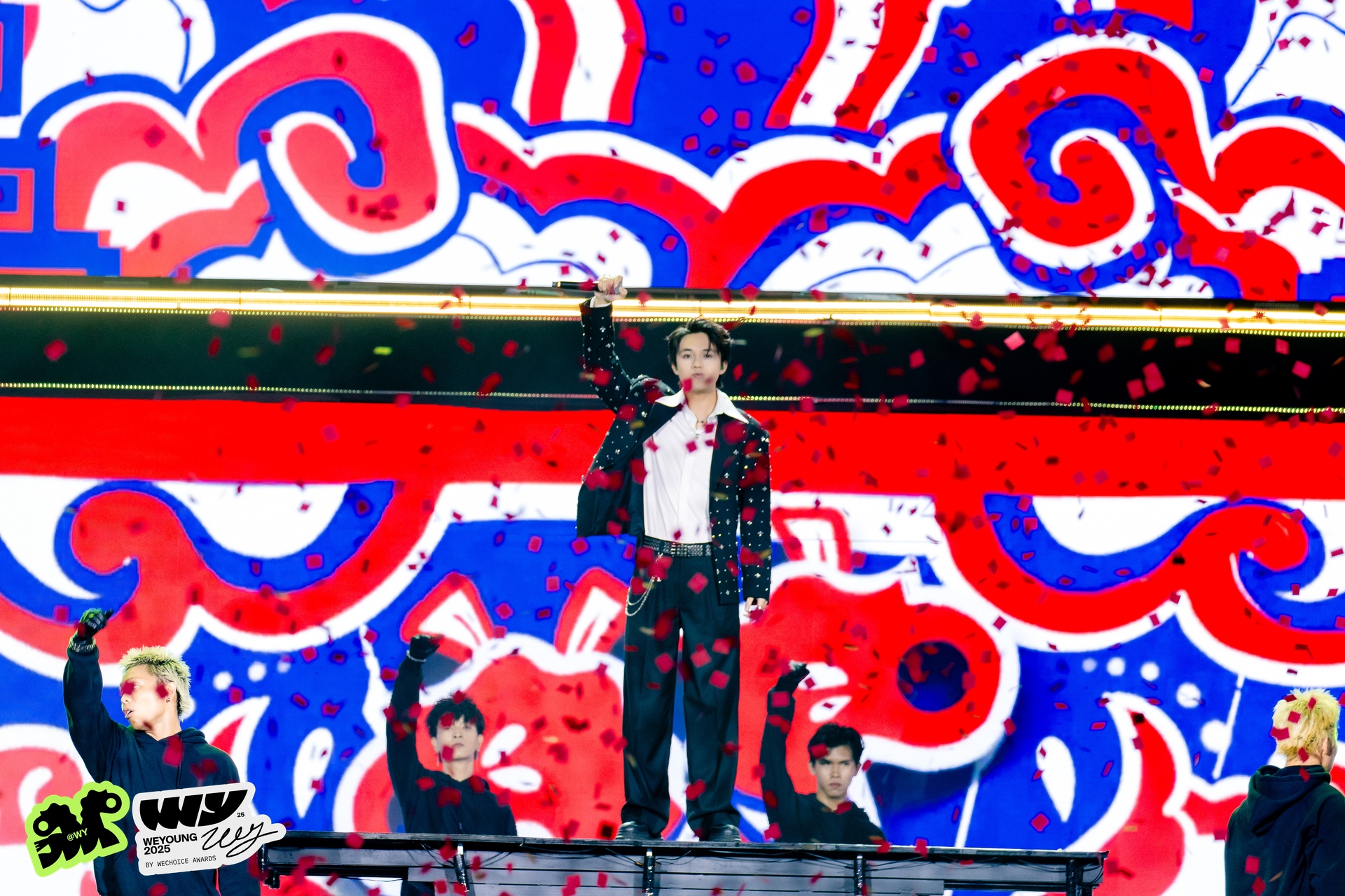 Rapper Nhật Ho&agrave;ng: "Khoảnh khắc t&ocirc;i biết m&igrave;nh đi đ&uacute;ng hướng l&agrave; nh&igrave;n thấy ba mẹ ngồi dưới s&acirc;n khấu"- Ảnh 1.