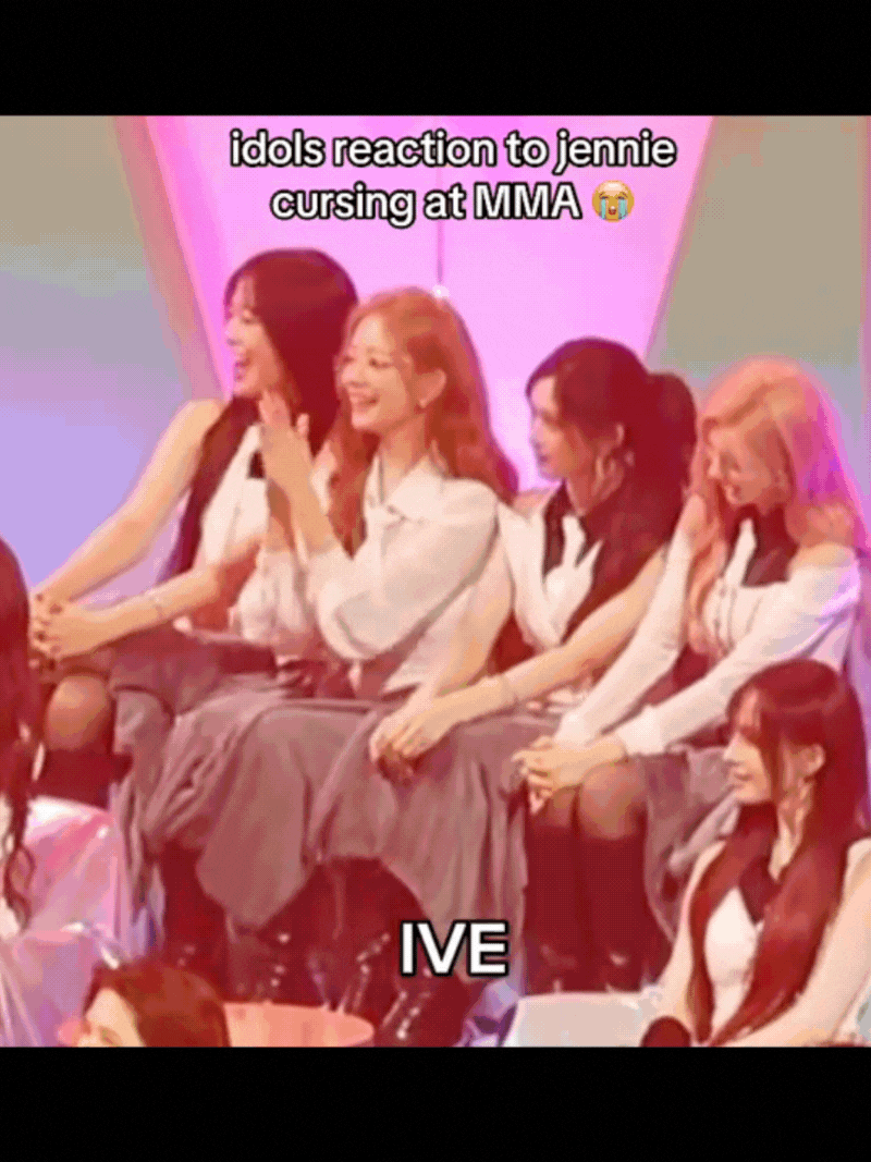 Jennie "mỏ hỗn" ngay s&acirc;n khấu lễ trao giải, loạt idol d&otilde;i theo mới sốc- Ảnh 2.