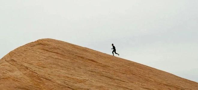 Đi bộ kiểu n&agrave;y tr&ocirc;ng c&oacute; vẻ 