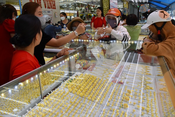 Gi&aacute; v&agrave;ng h&ocirc;m nay 21 - 12: Dự b&aacute;o tiếp tục tăng v&agrave; giữ đỉnh lịch sử - Ảnh 2.