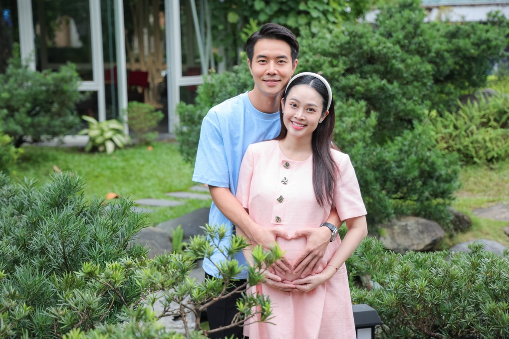 Diễn vi&ecirc;n phim giờ v&agrave;ng v&agrave; vợ MC VTV ch&agrave;o đ&oacute;n con đầu l&ograve;ng sau 4 năm kết h&ocirc;n- Ảnh 2.