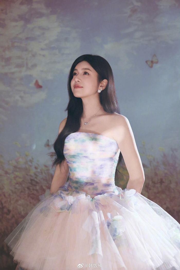 Ở đâu ra mỹ nhân 42 tuổi vẫn trẻ đẹp như búp bê thế này: 14 năm trời trôi đi mà như hôm qua với hôm nay- Ảnh 4.