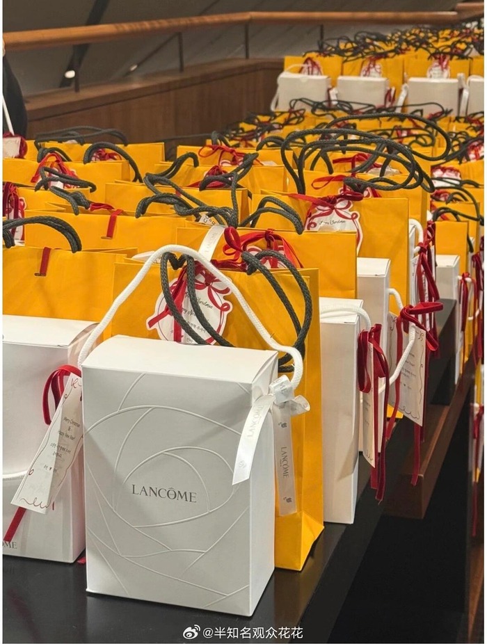 Rò rỉ ảnh hiếm của chú rể Kim Woo Bin, thực đơn tiệc cưới và quà tặng khách sang xịn gây choáng- Ảnh 3. Rò rỉ ảnh hiếm của chú rể Kim Woo Bin, thực đơn tiệc cưới và quà tặng khách sang xịn gây choáng- Ảnh 3.