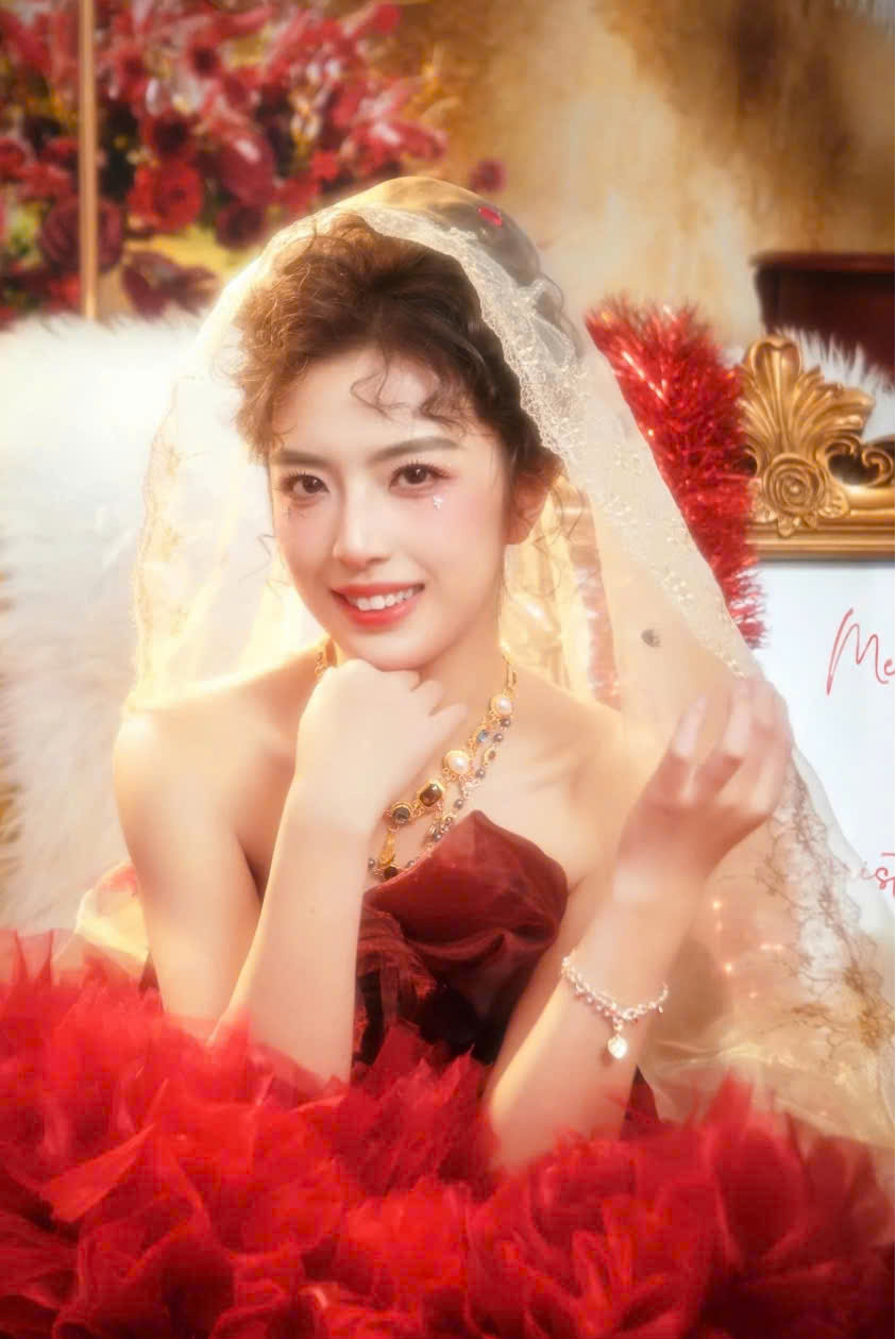 Giảm 20kg sau khi bị người nổi tiếng ch&ecirc; b&eacute;o xấu, c&ocirc; g&aacute;i giờ được v&iacute; với đại mỹ nh&acirc;n Hong Kong- Ảnh 11.