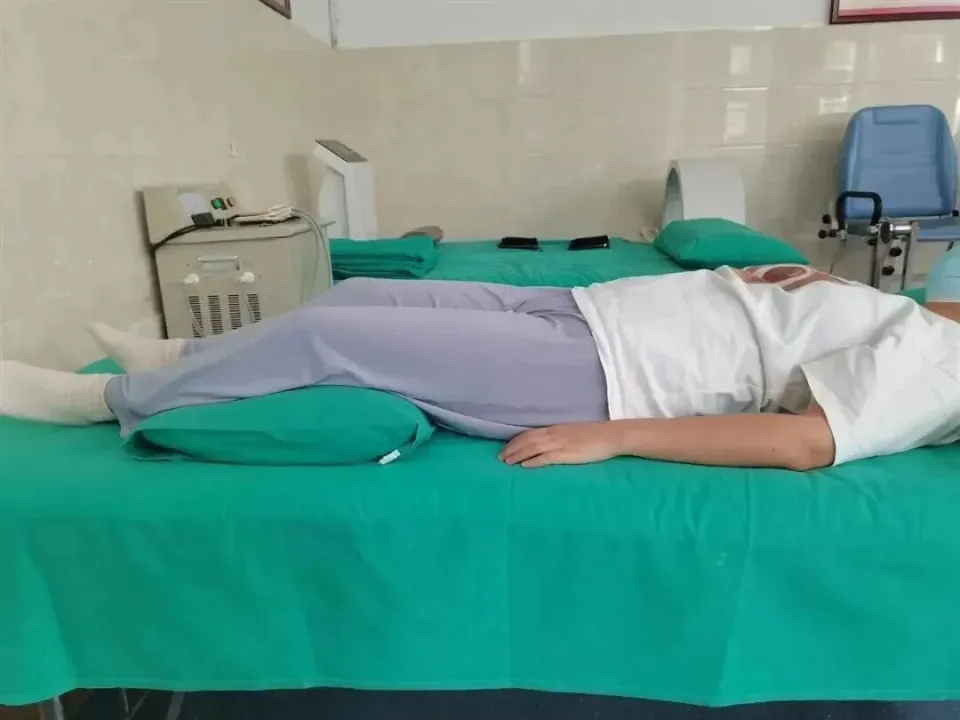 Ngủ 1 giấc dậy, c&ocirc; g&aacute;i 21 tuổi ph&aacute;t hiện m&ocirc;ng m&igrave;nh trong t&igrave;nh trạng khủng khiếp, b&aacute;c sĩ cảnh b&aacute;o: Thứ n&agrave;y kh&ocirc;ng thể d&ugrave;ng suốt đ&ecirc;m!- Ảnh 3.