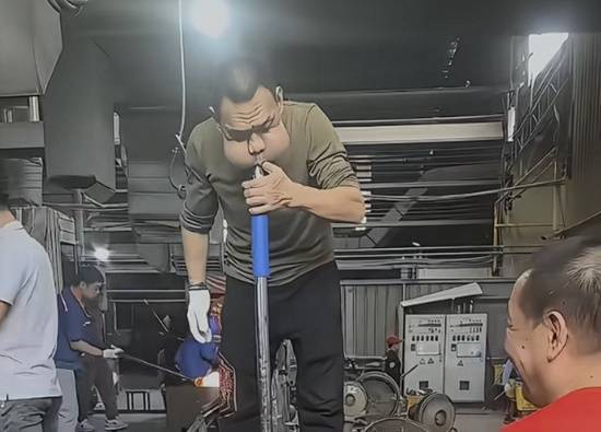 Nỗi khổ của &ldquo;ho&agrave;ng tử ếch&rdquo;- Ảnh 2.