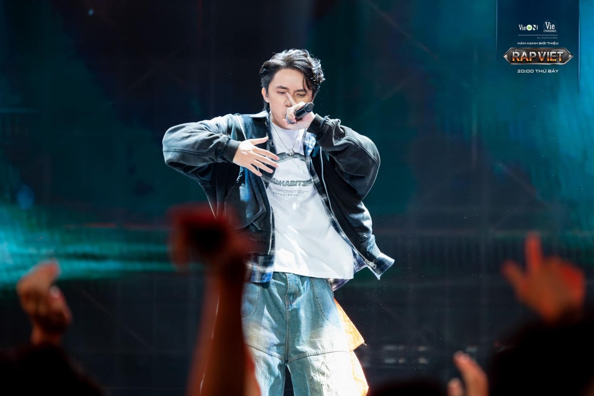 Nam rapper mang sức trẻ, niềm tự h&agrave;o Việt Nam v&agrave; khoảnh khắc b&ugrave;ng nổ đến &ldquo;ph&aacute; đảo&rdquo; WeYoung 2025!- Ảnh 4.