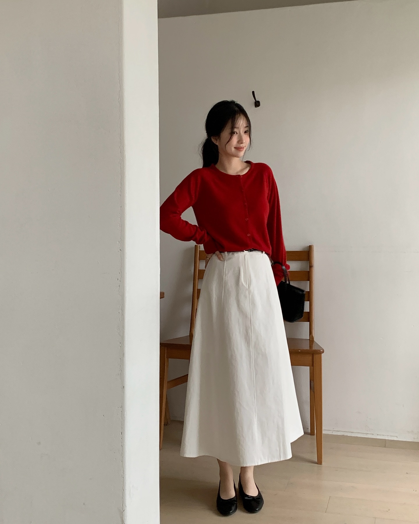 Ch&acirc;n v&aacute;y chữ A che khuyết điểm đỉnh cao, mix với 5 mẫu &aacute;o n&agrave;y l&agrave; ph&ugrave; hợp nhất- Ảnh 4.