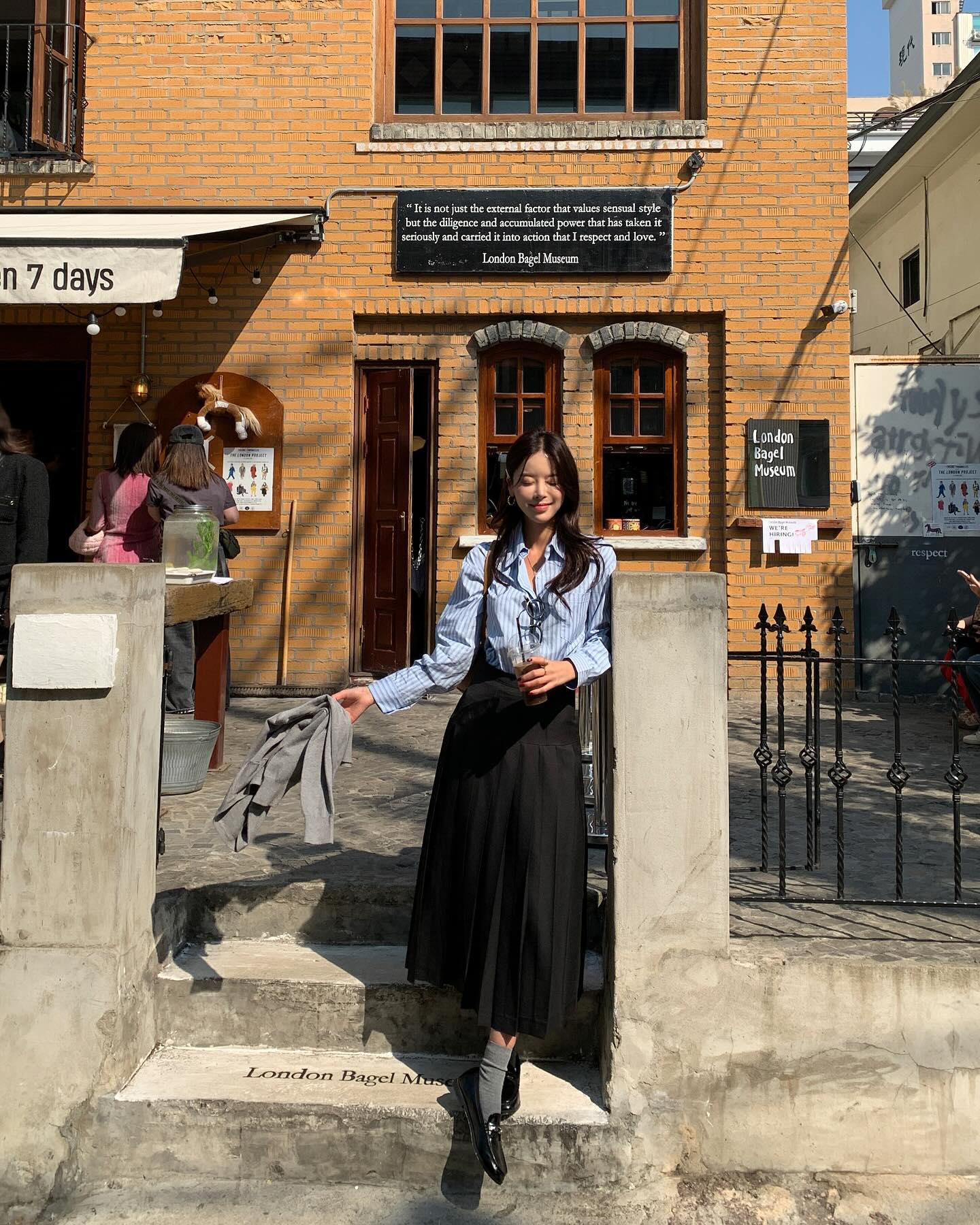 Ch&acirc;n v&aacute;y chữ A che khuyết điểm đỉnh cao, mix với 5 mẫu &aacute;o n&agrave;y l&agrave; ph&ugrave; hợp nhất- Ảnh 14.