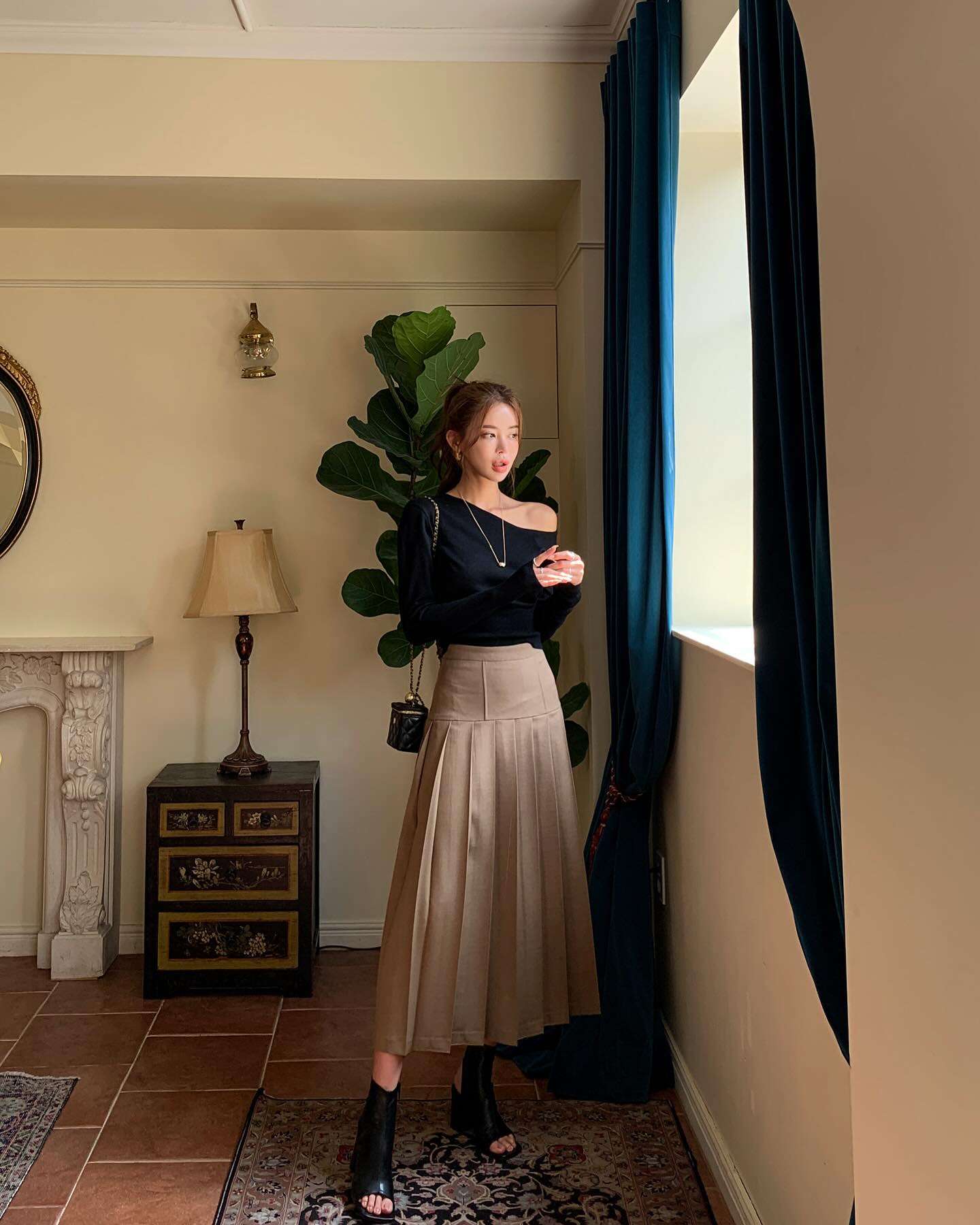 Ch&acirc;n v&aacute;y chữ A che khuyết điểm đỉnh cao, mix với 5 mẫu &aacute;o n&agrave;y l&agrave; ph&ugrave; hợp nhất- Ảnh 10.