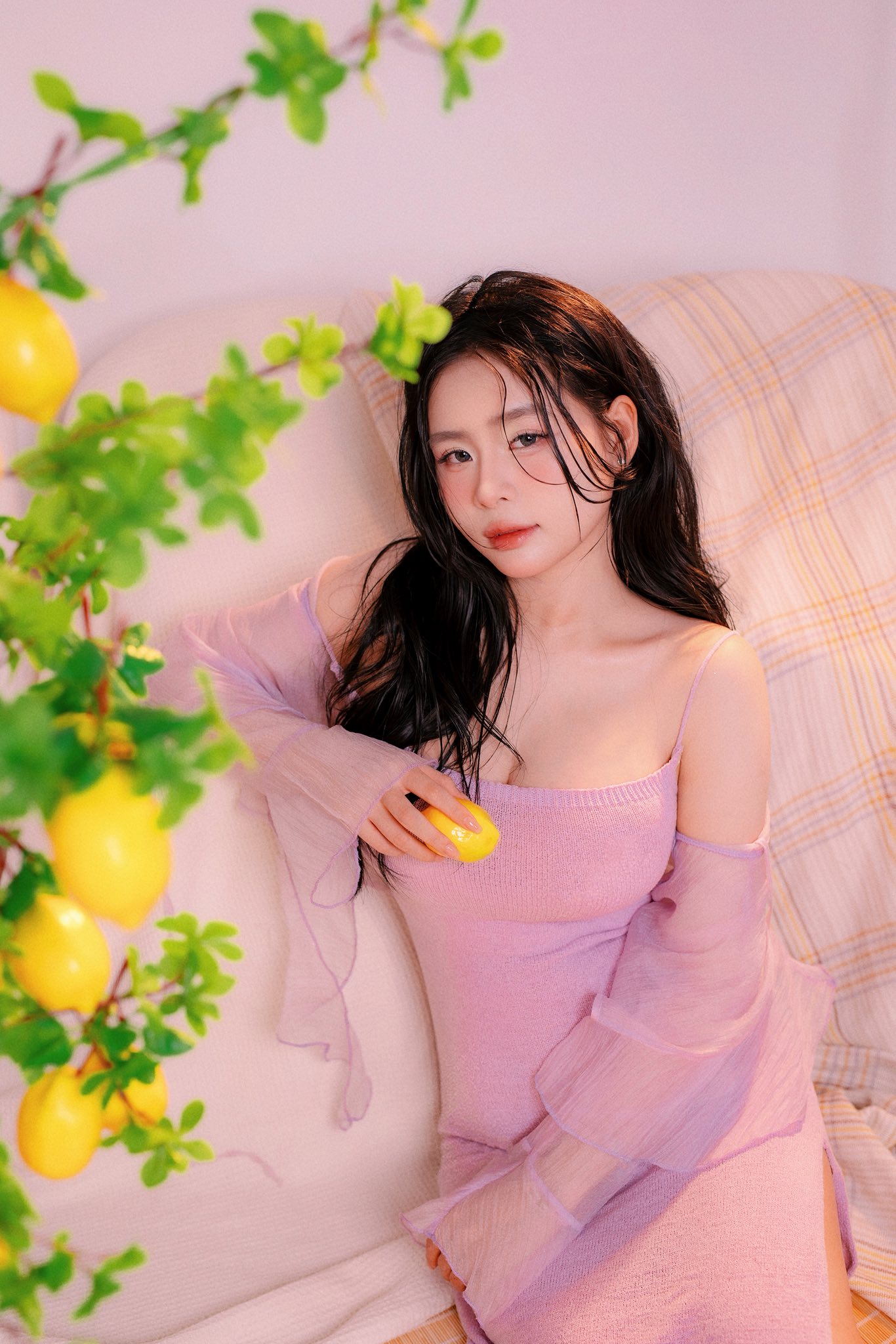 M&ecirc; mẩn ngắm nhan sắc hotgirl khiến Thanh Nh&agrave;n U22 Việt Nam phải 