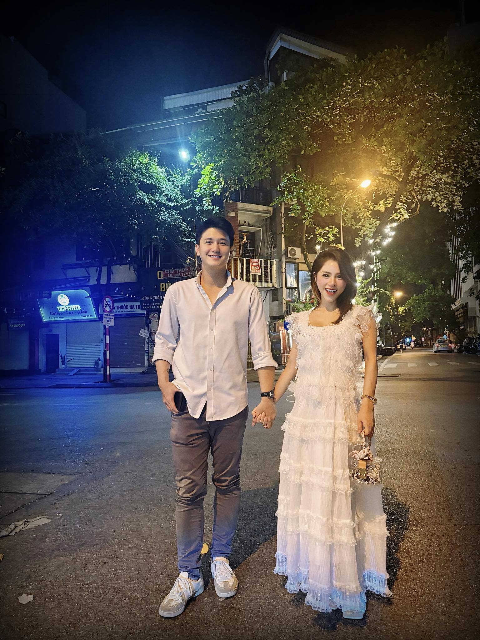 Nhan sắc mẹ đơn th&acirc;n được nam diễn vi&ecirc;n k&eacute;m 6 tuổi y&ecirc;u say đắm, sở hữu nh&agrave; 9 tầng ở trung t&acirc;m H&agrave; Nội- Ảnh 4.