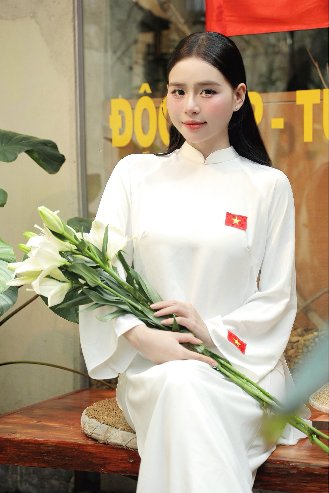 M&ecirc; mẩn ngắm nhan sắc hotgirl khiến Thanh Nh&agrave;n U22 Việt Nam phải 