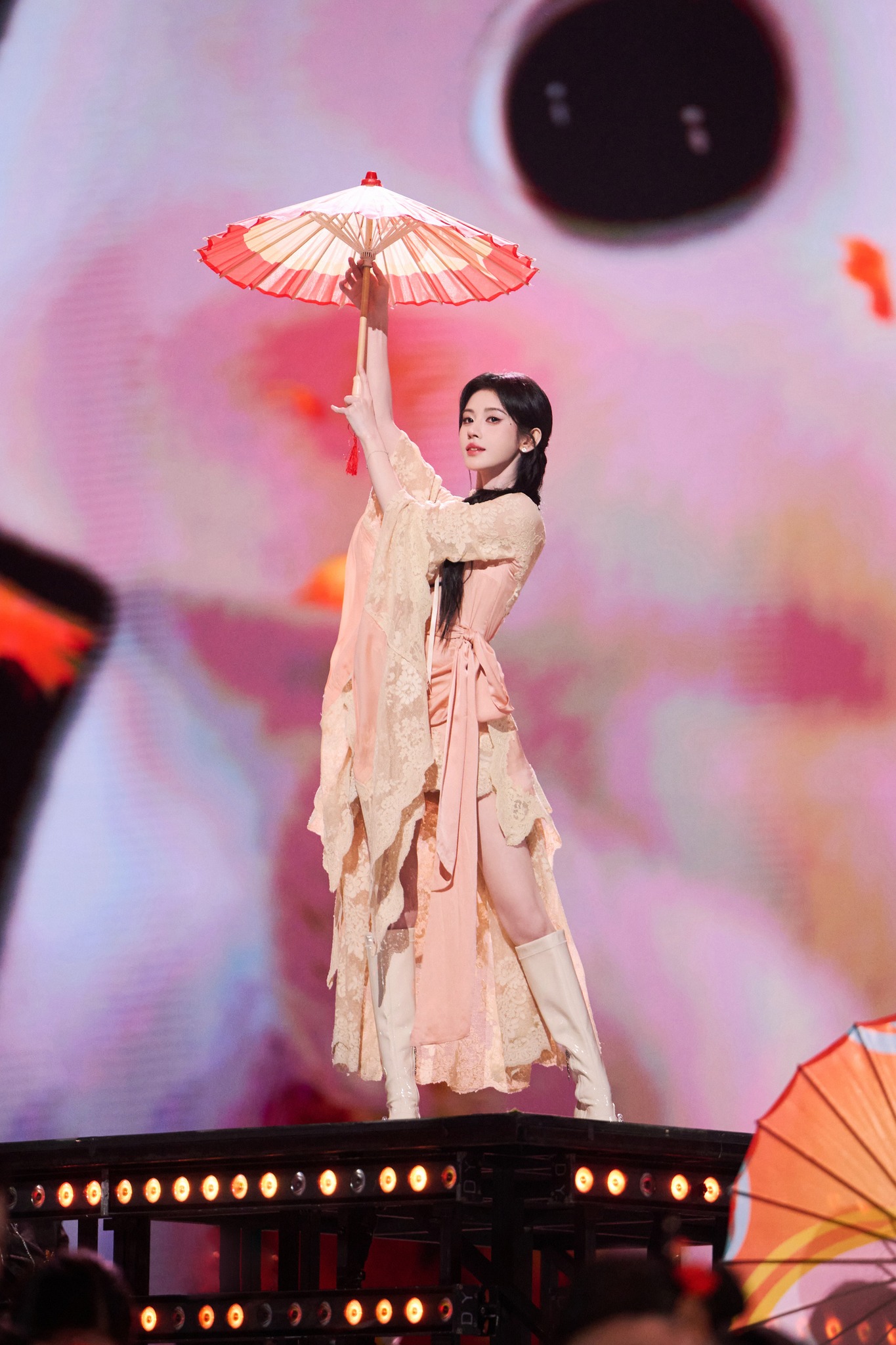 Dấu chấm hết của mỹ nh&acirc;n đẹp nhất showbiz: 8 năm gồng g&aacute;nh c&ocirc;ng ty, d&iacute;nh c&aacute;o buộc đại &aacute;n kinh tế- Ảnh 2.