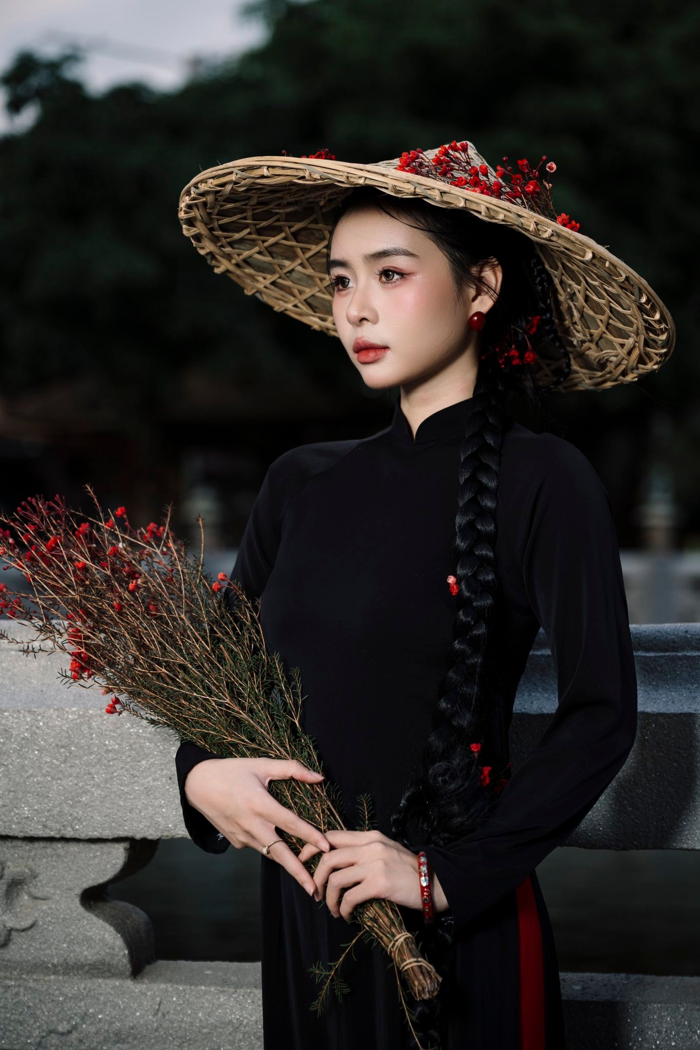 M&ecirc; mẩn ngắm nhan sắc hotgirl khiến Thanh Nh&agrave;n U22 Việt Nam phải 