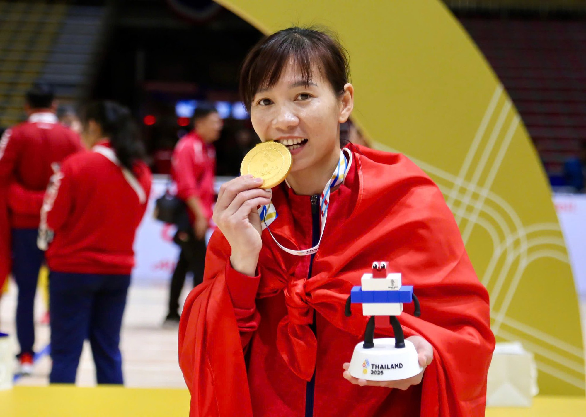 FIFA vinh danh Trần Thị Huyền Trang, tuổi 37 th&agrave;nh 