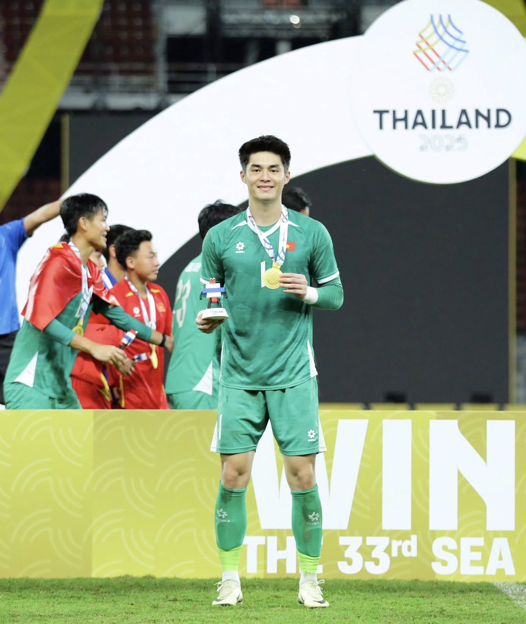 Thủ m&ocirc;n U22 Việt Nam Trần Trung Ki&ecirc;n g&acirc;y sốt ở Th&aacute;i Lan, được b&igrave;nh chọn đẹp trai nhất SEA Games- Ảnh 2.