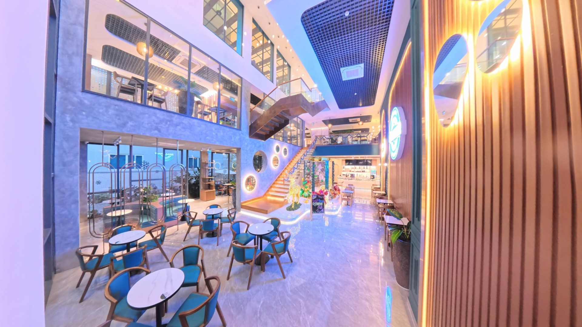 QU&Aacute; XỊN: 1 trường ở TP.HCM mở qu&aacute;n c&agrave; ph&ecirc; như resort trong khu&ocirc;n vi&ecirc;n, sinh vi&ecirc;n đi v&agrave;i bước l&agrave; c&oacute; chỗ ngồi học cực chill- Ảnh 3.