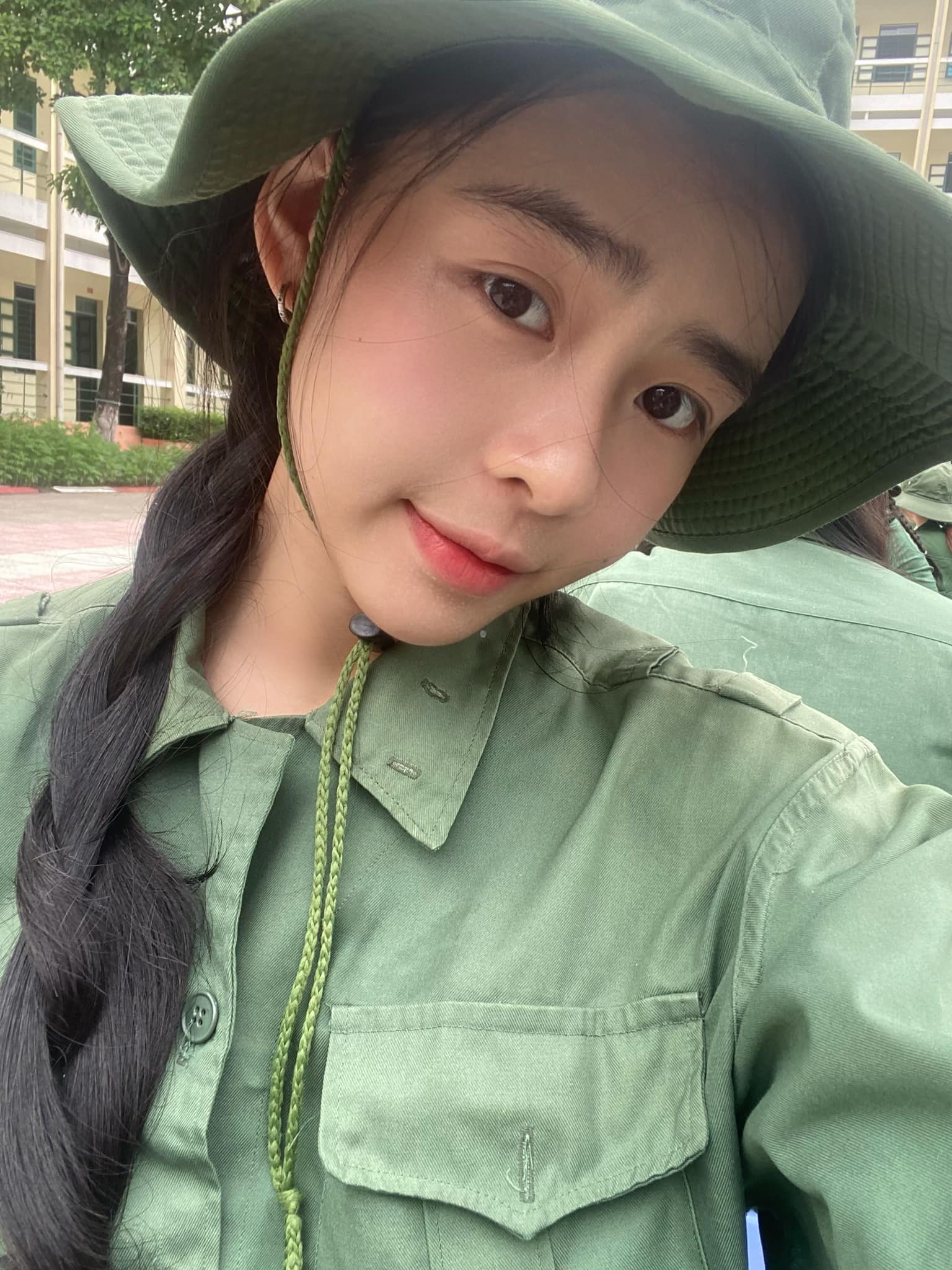 M&ecirc; mẩn ngắm nhan sắc hotgirl khiến Thanh Nh&agrave;n U22 Việt Nam phải 