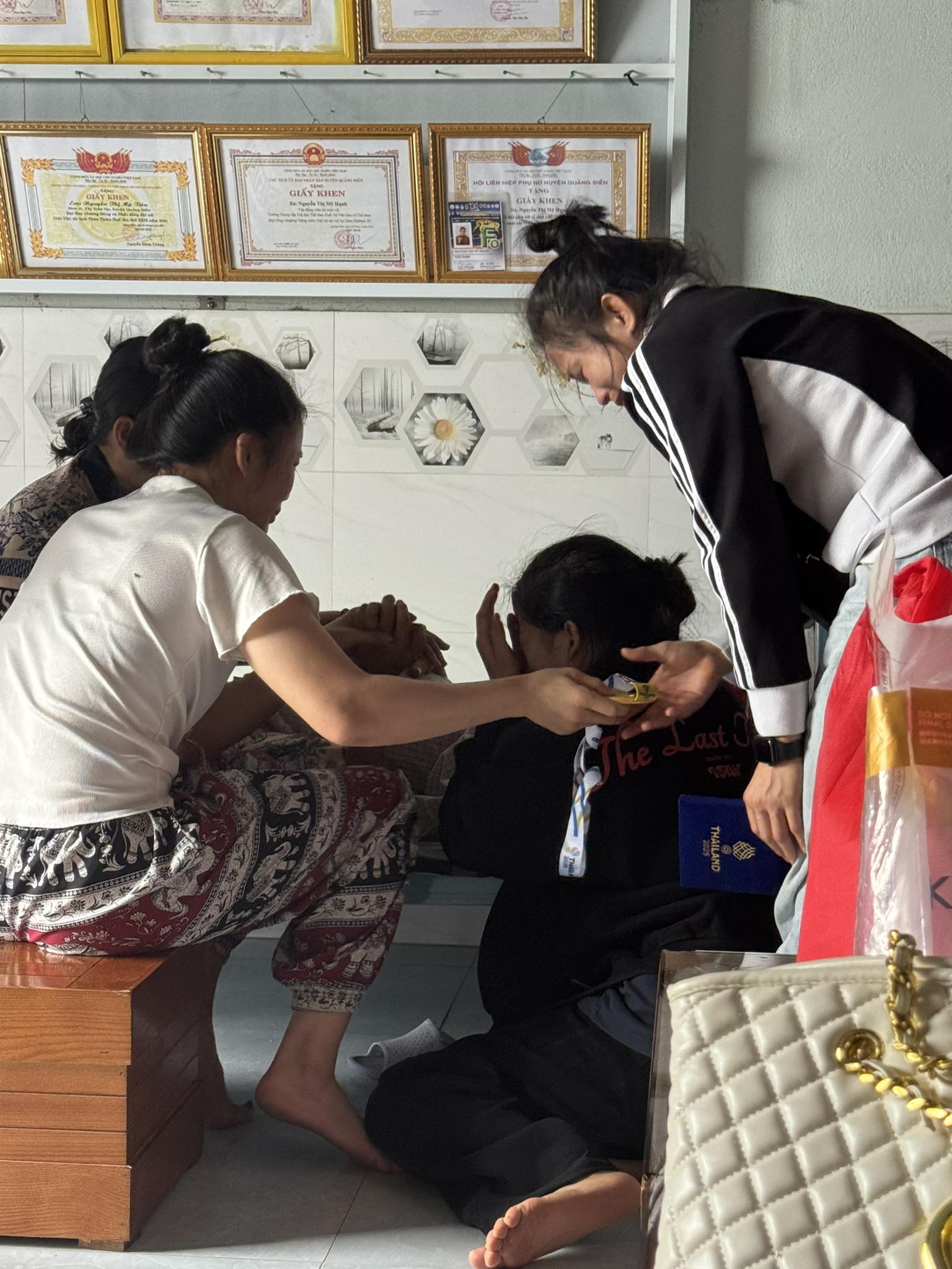 Chia sẻ x&eacute; l&ograve;ng của 3 chị em phải lo tang lễ cho ba sau khi gi&agrave;nh HCV SEA Games: "Thế giới của con m&atilde;i m&atilde;i kh&ocirc;ng trọn vẹn..."- Ảnh 5.