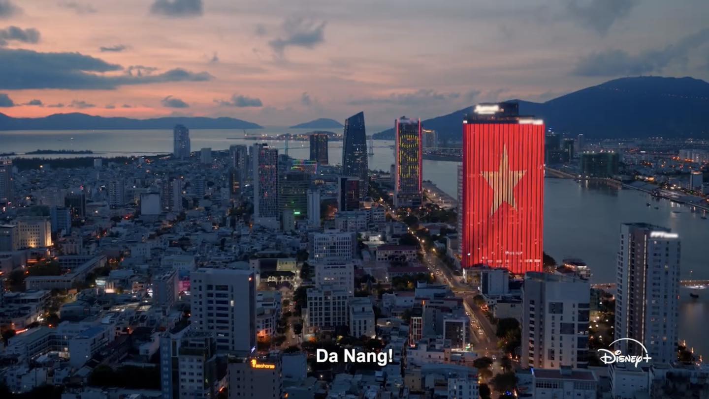 Jimin - Jungkook (BTS) &ldquo;h&ograve;a tan&rdquo; khi đến Đ&agrave; Nẵng: Đi chợ mặc cả th&agrave;nh c&ocirc;ng như người Việt xịn!- Ảnh 2.