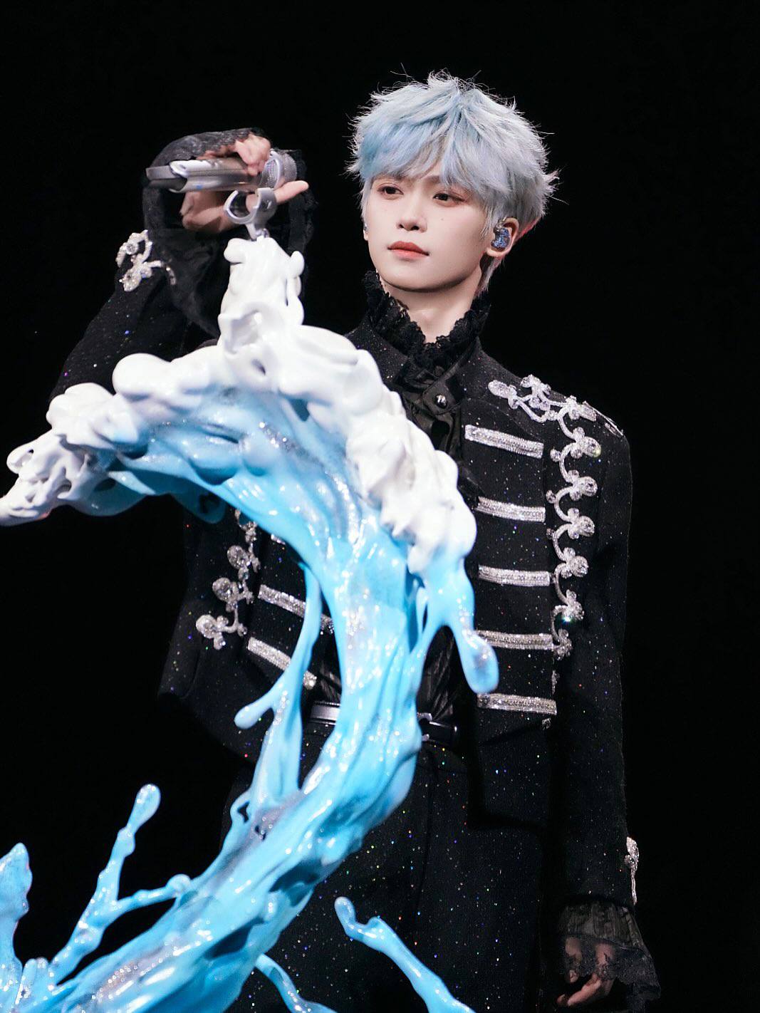 Mỹ nam đẹp như ti&ecirc;n tử x&eacute; truyện bước ra, chẳng tr&aacute;ch mới nổi tiếng m&agrave; đ&atilde; hot cỡ n&agrave;y!- Ảnh 3.