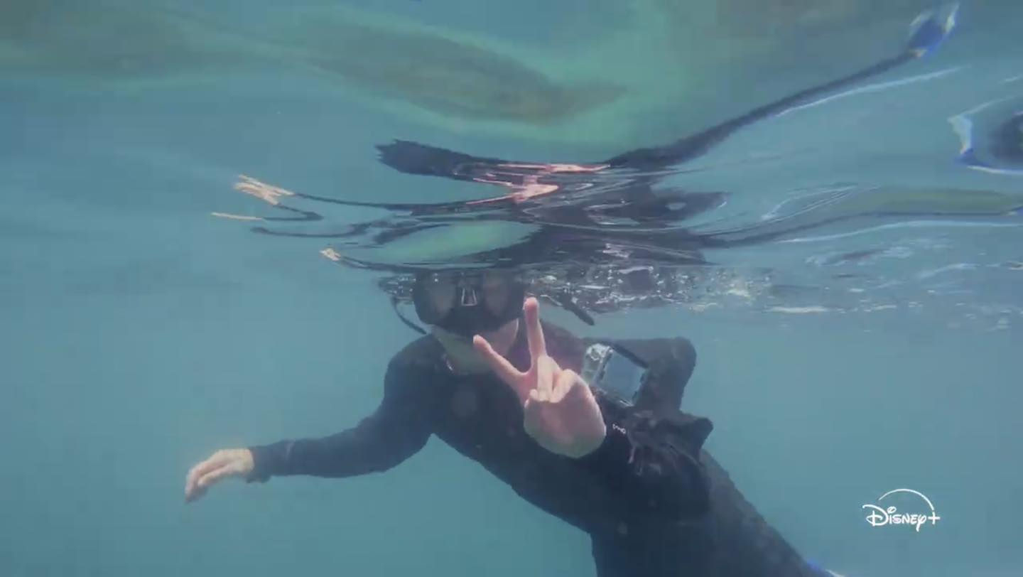 Jimin - Jungkook (BTS) &ldquo;h&ograve;a tan&rdquo; khi đến Đ&agrave; Nẵng: Đi chợ mặc cả th&agrave;nh c&ocirc;ng như người Việt xịn!- Ảnh 3.